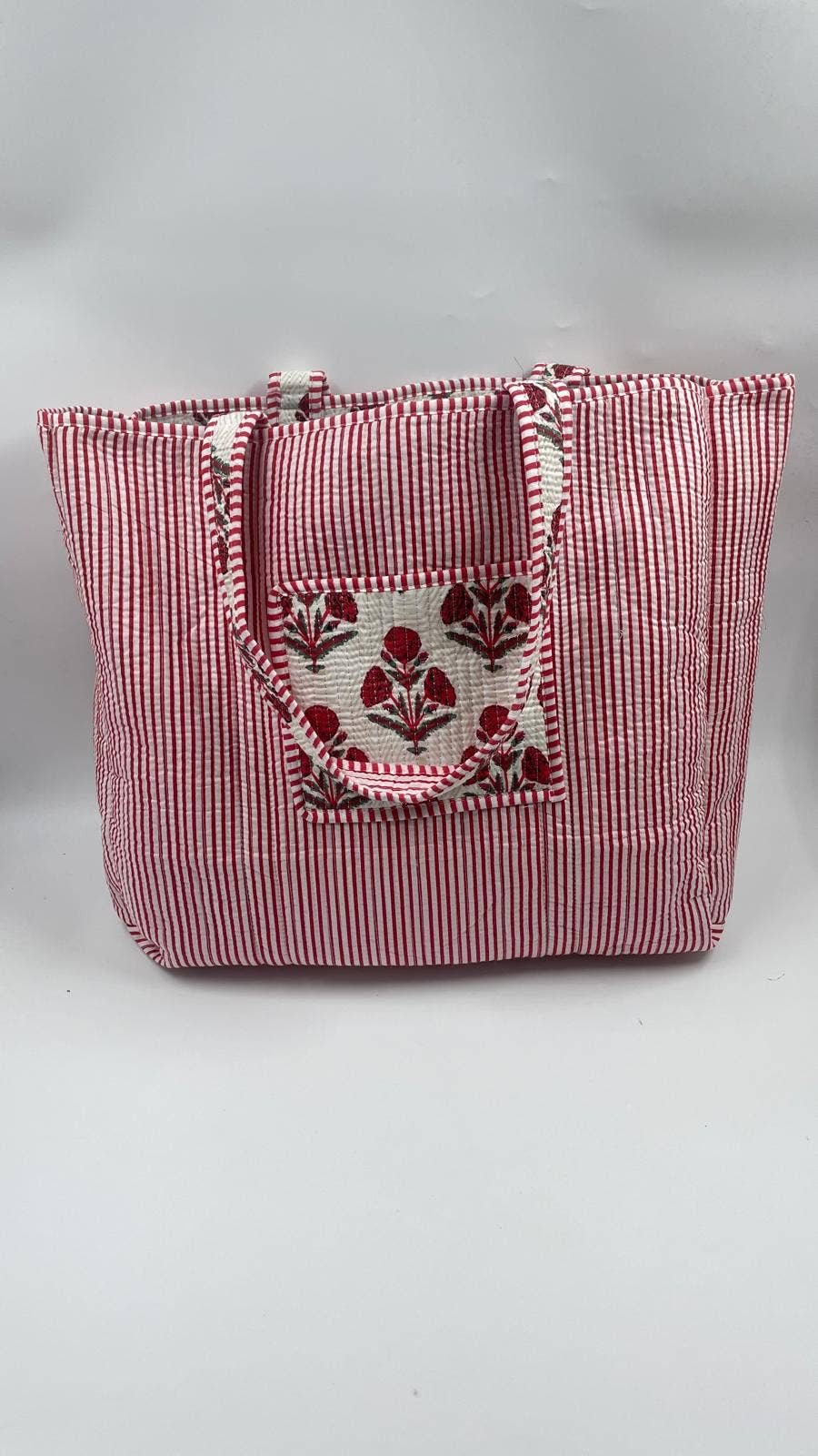 Handmade Cotton Reversible Quilted Jaipur Bag - White and red bouquets