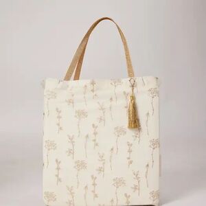 PAPER MIRCHI FABRIC GIFT BAG TOTE STYLE WILDFLOWERS (LARGE)